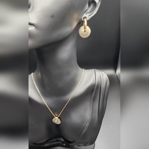 Elegant Gold Necklace - Picture 7 of 10